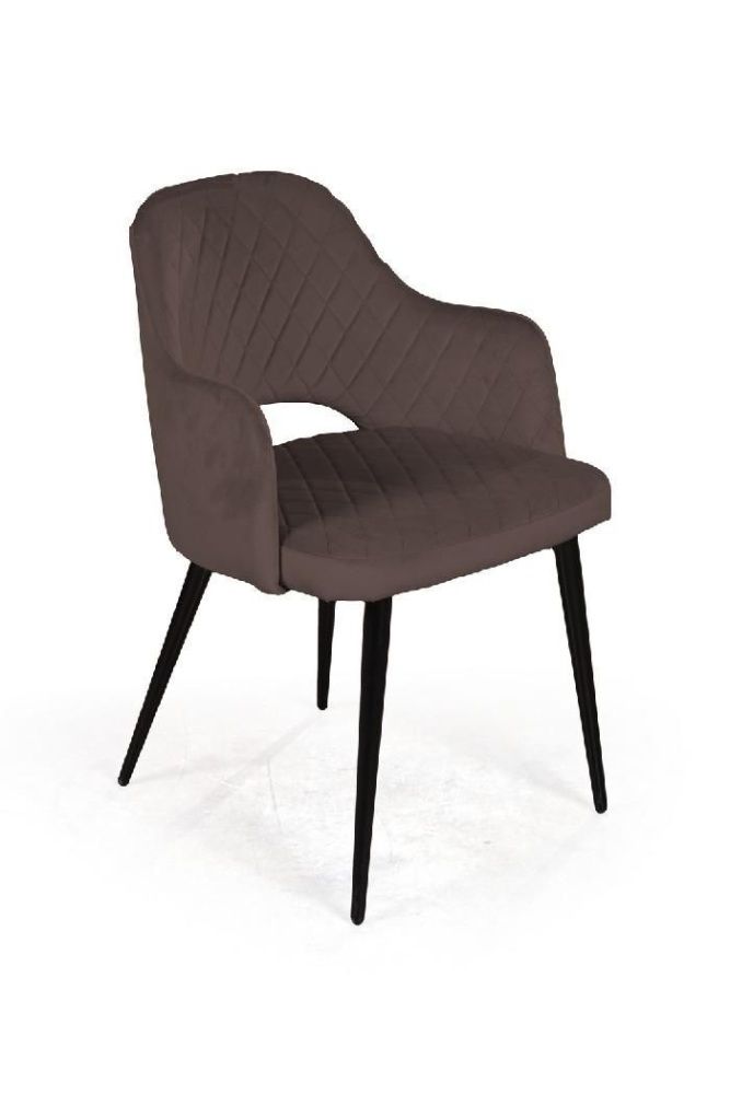 Стул William с подлокотниками ромб, бархат бежевый, черный конус