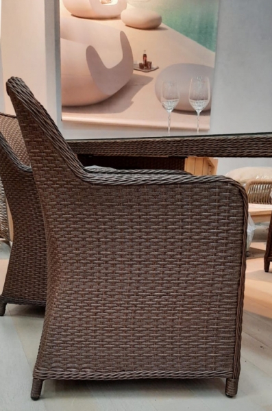 Кресло плетеное с бежевыми подушками Tagliamento Barcelona коричневый