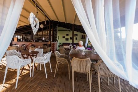 Кресло пластиковое Air XL бежевое