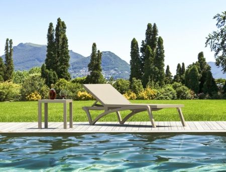 Столик пластиковый журнальный Ocean Side Table бежевый