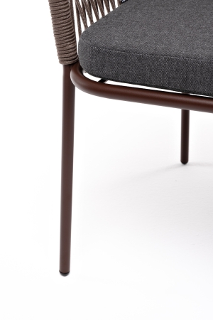 "Лион" стул плетеный из роупа, каркас из стали коричневый (RAL8016) муар, роуп коричневый круглый, ткань темно-серая 027